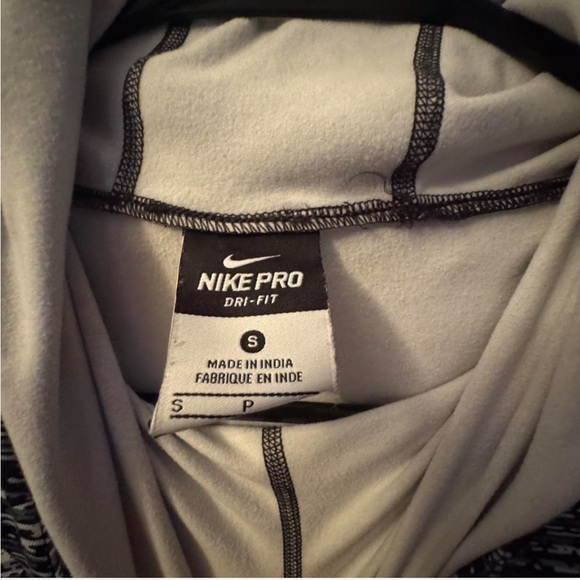 Nike Pro Dri-FIT Shirt in  Gray and black static size small - Picture 3 of 4